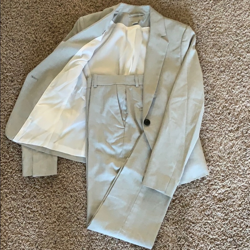Gray women’s suit